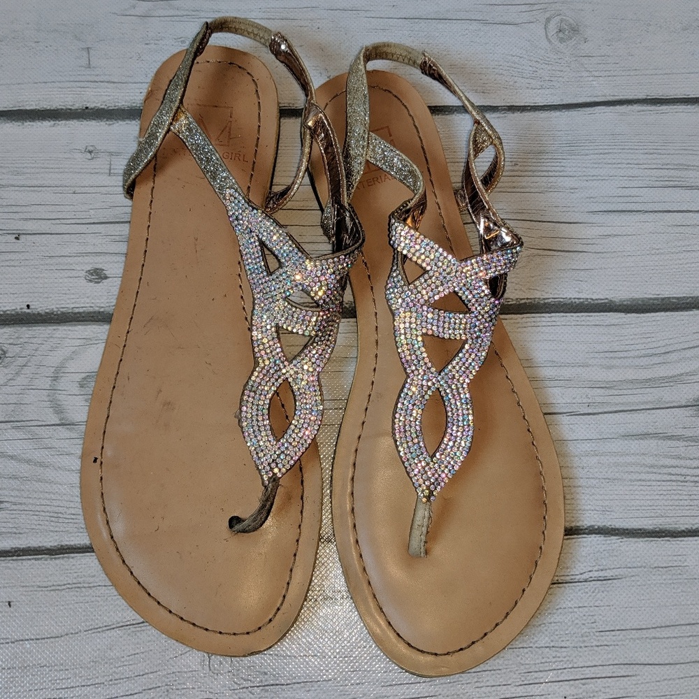 6/$25 ⬇️ Material Girl Womens Swirl Sandals